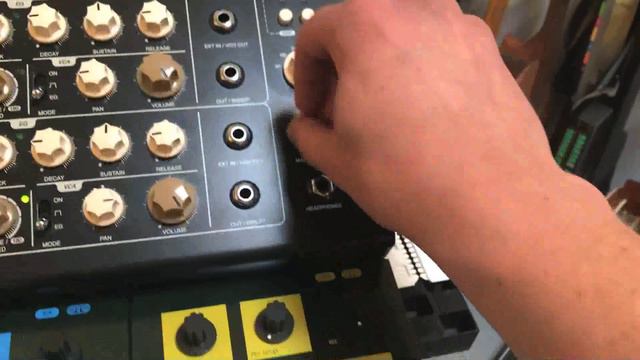 SH-101, Perfourmer, Minitaur, OP-1, Tanzbär | Knuten Näve - Fastpoholmen remake. смотреть онлайн