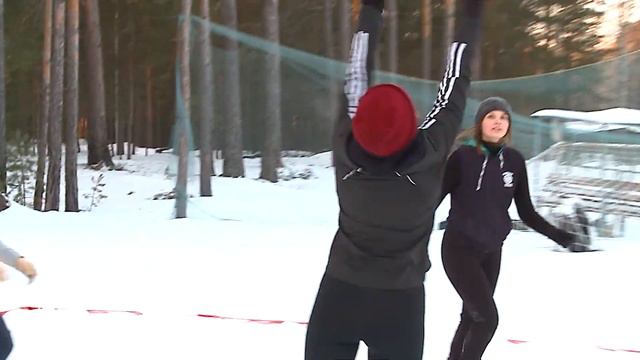 Волейбол на снегу развивается в Тюмени смотреть онлайн