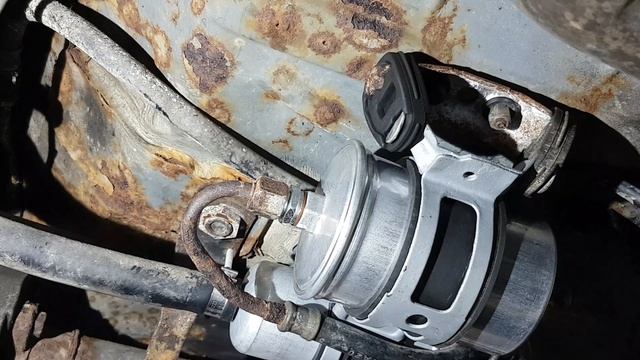Fuel line leak Mercedes W124 C124 E220 M111.960 смотреть онлайн