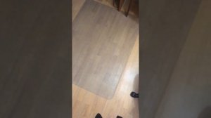 Что необходимо делать, чтобы компьютерный стул не оставлял следы на ламинате