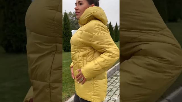 Яркая женская куртка / желтая смотреть онлайн