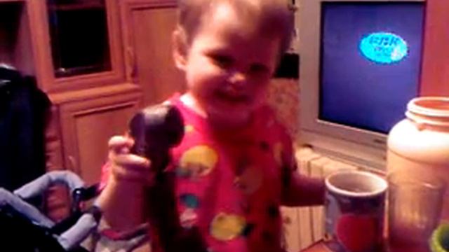 Ребёнок прикалывается-моё.mp4 смотреть онлайн