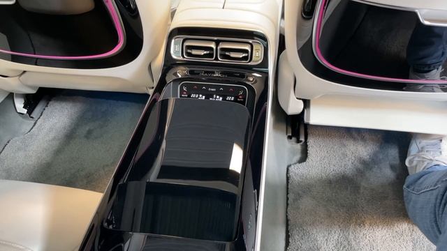 18559 Mercedes-Benz S 680 Maybach 4M Zweifarbenlackierung kristall смотреть онлайн