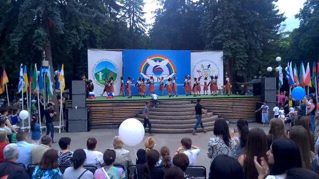 Хоровод наций.Греки смотреть онлайн