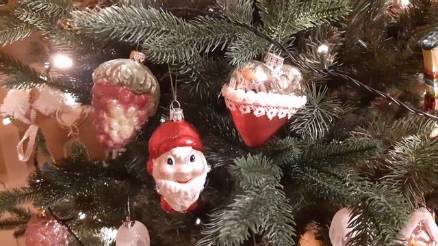 Новогодние семейные традиции - ёлочные игрушки разных поколений, от советских до современных