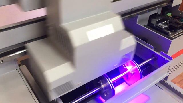 УФ принтер FS-4030UV Rotax печать на пластиковый бутылке из-под кетчупа смотреть онлайн