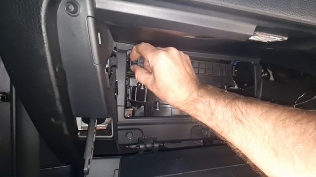 Kia Sportage Cabin Filter | SL 2011-2016 models смотреть онлайн