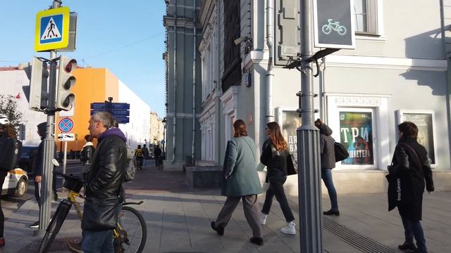Большая Никитская улица. 11.10.2022 год. Москва. смотреть онлайн