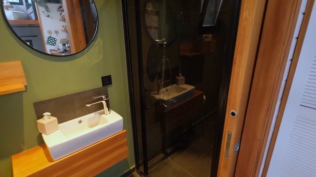 Потрясающий мини-дом с уютным интерьером/Обзор маленького дома/Рум Тур по Tiny House смотреть онлайн