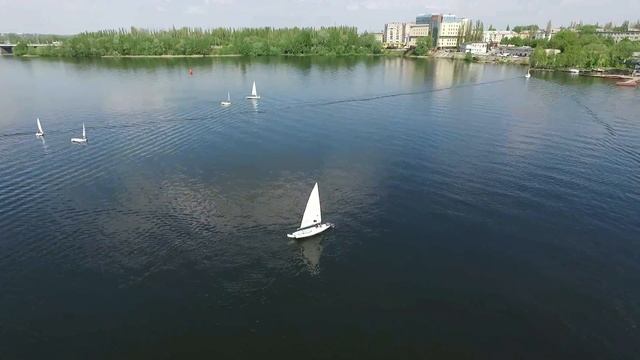Аэросъёмка парусной регаты «Победа!» в Липецке смотреть онлайн