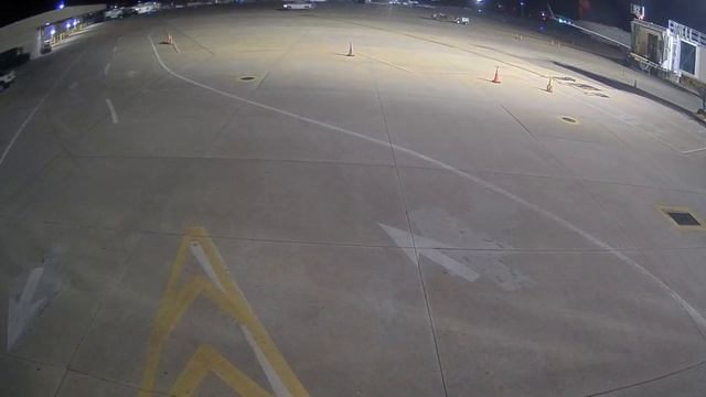Truck speeds across Sarasota-Bradenton International Airport tarmac before hitting terminal смотреть онлайн