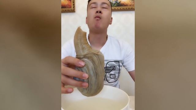EAT GIANT GEODUCK😱吃地鸭 смотреть онлайн