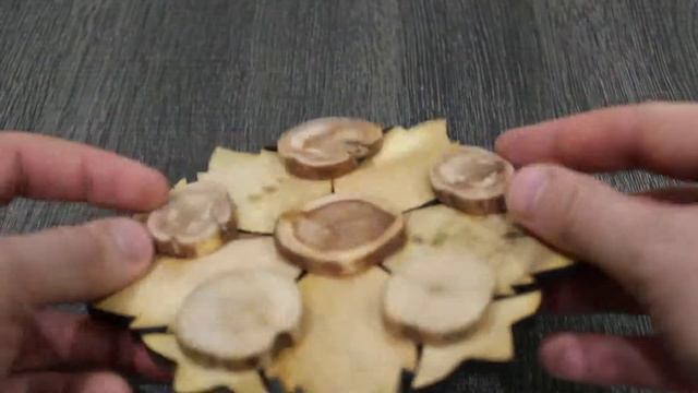 Фигурная подставка из можжевельника под горячее впод017