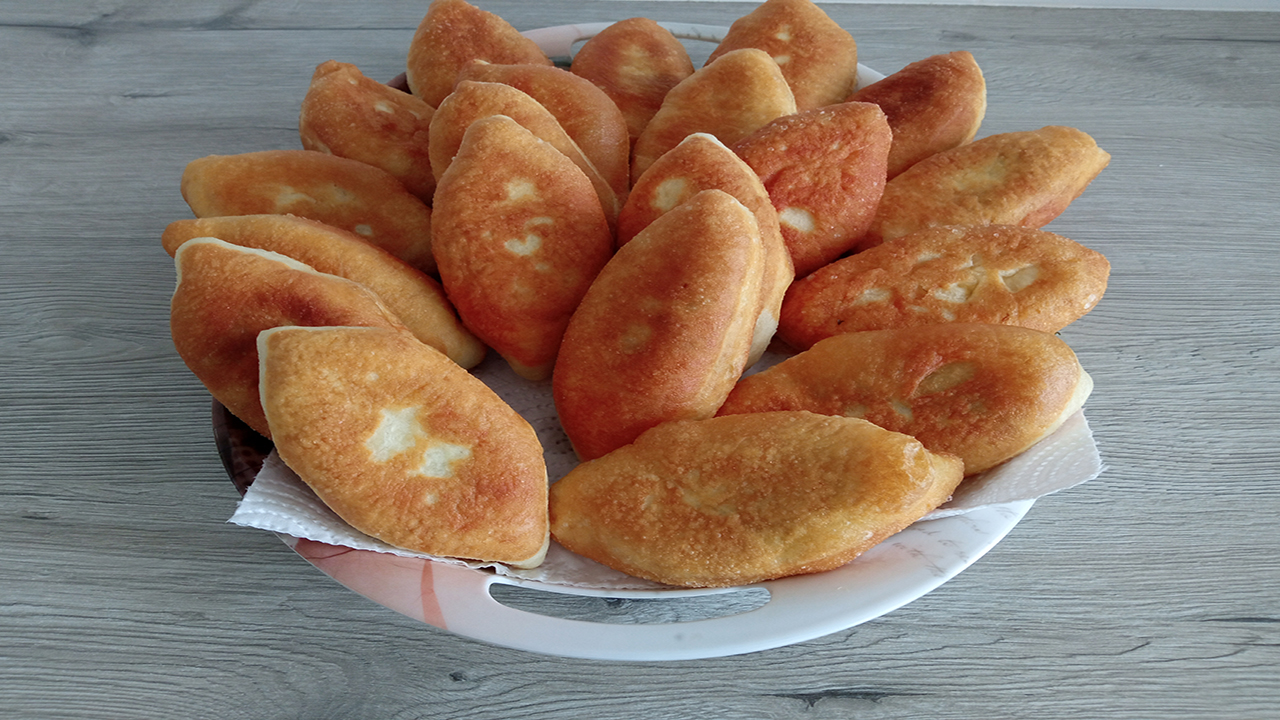 ПИРОЖКИ С ЯЙЦОМ И ЗЕЛЁНЫМ ЛУКОМ