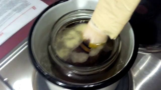 Повторная пропитка рукояти льняным маслом методом погружения охлажденного ножа в разогретое масло. смотреть онлайн