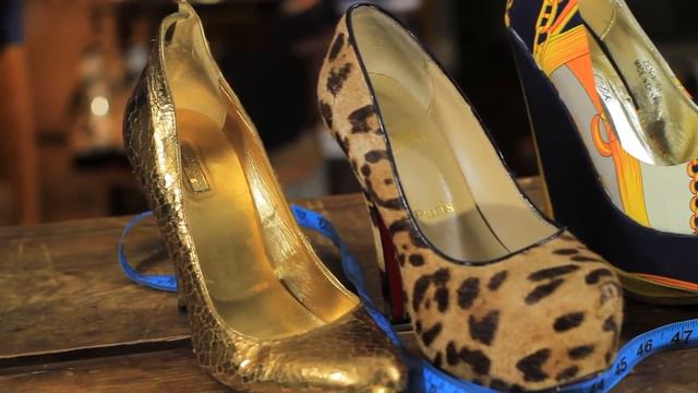 What Does It Mean if a Shoe Runs a Half-Size Small? : Tips for Fashion смотреть онлайн