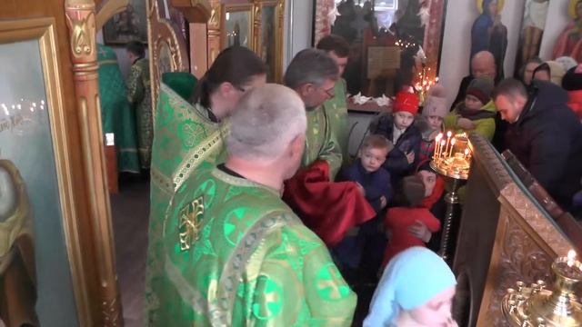 ПРИЧАСТИЕ ДЕТЕЙ В ХРАМЕ. НЕДЕЛЯ ВАИЙ 2018 смотреть онлайн