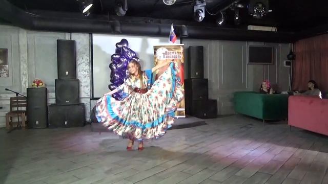 Стрельцова Алиса – Цыганский танец Мэ Мороза смотреть онлайн