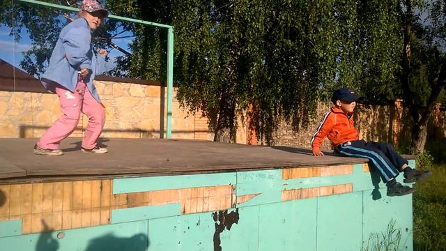 Породия между нами тает лёд,дети круто зажигают!!!! смотреть онлайн