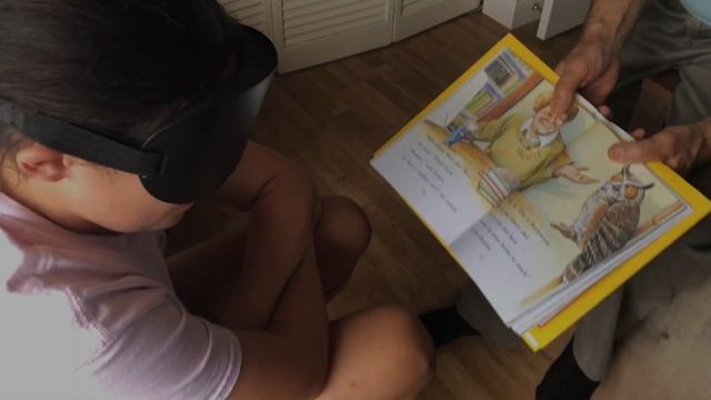Child Explains Reading Blindfolded смотреть онлайн