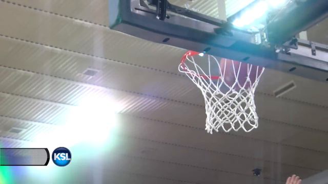 Jarred Shaw spins to the basket for the lay up and foul vs Colorado State смотреть онлайн