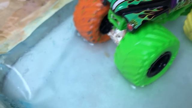 BLIPPI Monster Trucks Inspired | Monster Jam GRAVE DIGGER in the MUD for Kids смотреть онлайн