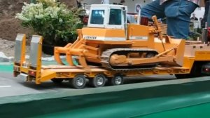 Грузовики на пульте управления