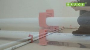 Плинтус AQUA 37 для закрытия горизонтальной разводки отопления с нижним подключением к радиатору.