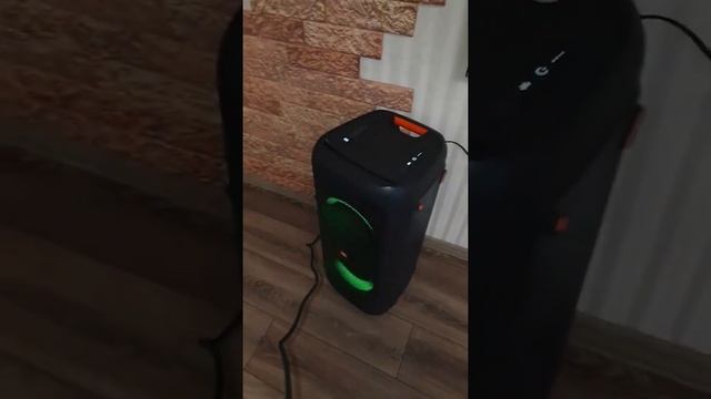Как работает микрофон на JBL PartyBox 300? смотреть онлайн