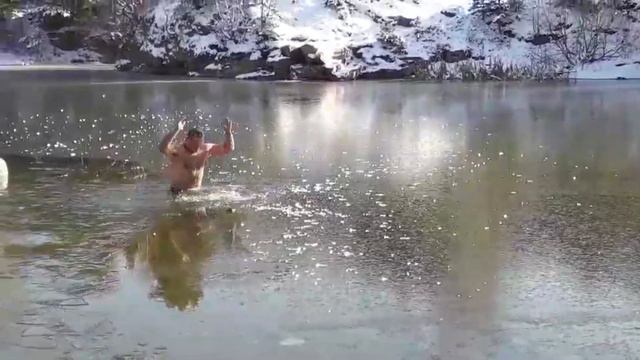 Открытие сезона. Ледяные купания в Сопле смотреть онлайн