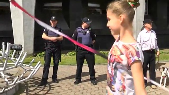 Школу гимнастики сотрясают страсти смотреть онлайн