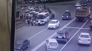 Жесть мальчик попал под автобус. Горно-Алтайск