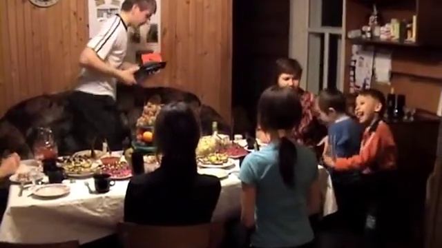 в этот день папа купил видеокамеру, день рождение Айдара. 17 лет смотреть онлайн