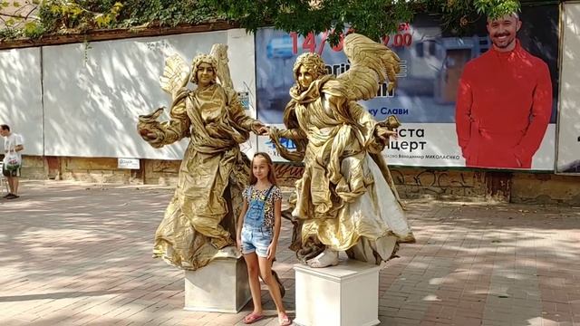 Живые скульптуры в Херсоне на ул. Суворова на День города смотреть онлайн