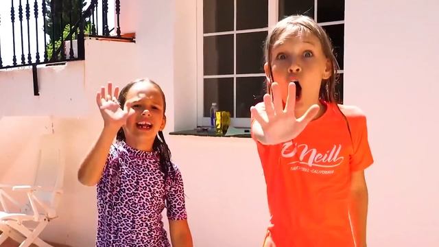 Amelia and Avelina saves Christmas adventure. Santa lost his presents! смотреть онлайн