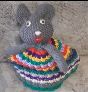 #вяжуивяжу? Грелка на чайник Заюшка-Хозяюшка спицами.