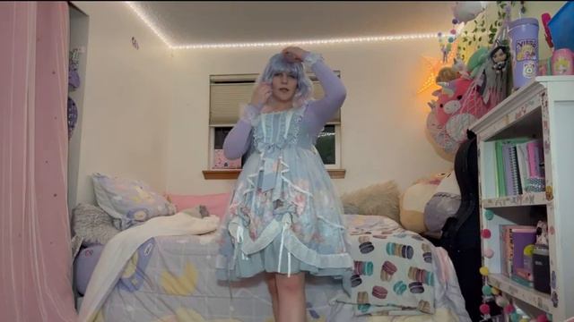Styling a Lolita dress смотреть онлайн