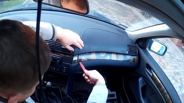 Demontaż kokpitu BMW E46( how to dismantle the cockpit) смотреть онлайн