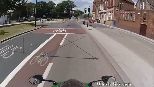 Kawasaki Ninja ZX-14 / ZZR1400 Review - Fast, Smooth And Comfy?