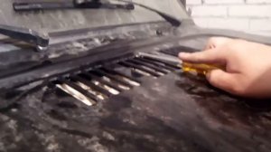 Как открыть капот на Ниве если порвался тросик