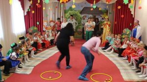 Весёлая игра с родителями в детском саду