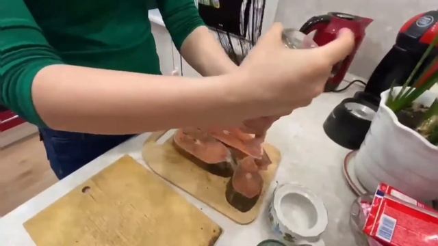 Как приготовить замороженные стейки кеты | как жарить стейки кеты | кета жареная на сковороде смотреть онлайн