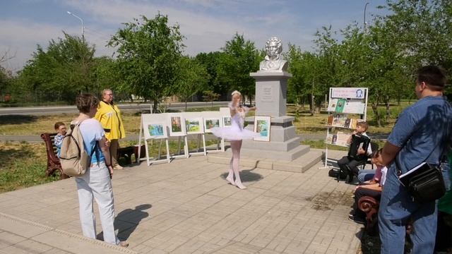 Орчане прочитали стихотворения Пушкина у памятника поэту смотреть онлайн