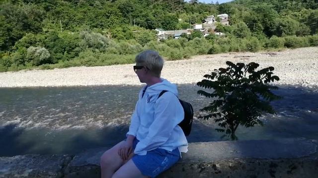 Лазаревское 2022 ,река Псезуапсе, гуляем, идем к подвесному мосту смотреть онлайн