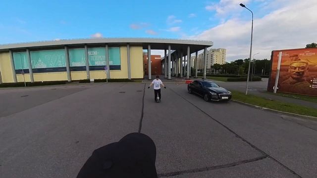 Обучение Моноколесу, без купюр! Вячеслав. Камера insta 360 one X3 вид из рюкзака. Выбор Моноколеса. смотреть онлайн