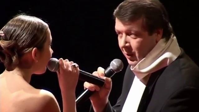 В. Плотникова и И. Чернявский - "В кафе на Эйфелевой башне" смотреть онлайн