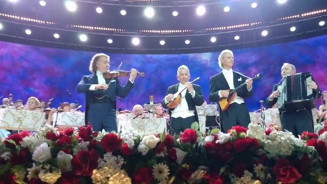 Andre Rieu /Zorba's Dance(Sirtaki)Vrijthof Sqaure,Maastricht 5thJuly 2014