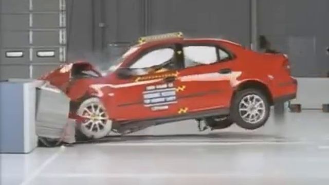 Saab 9-3 moderate overlap IIHS crash test смотреть онлайн
