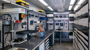 Передвижная мастерская на базе контейнера от "Верстакофф"