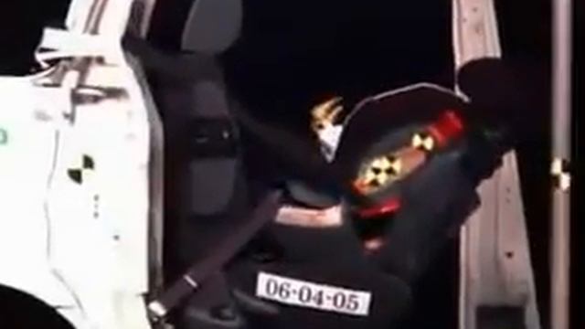 Краш-тест автокресла Carmate Zutto против хода движения смотреть онлайн
